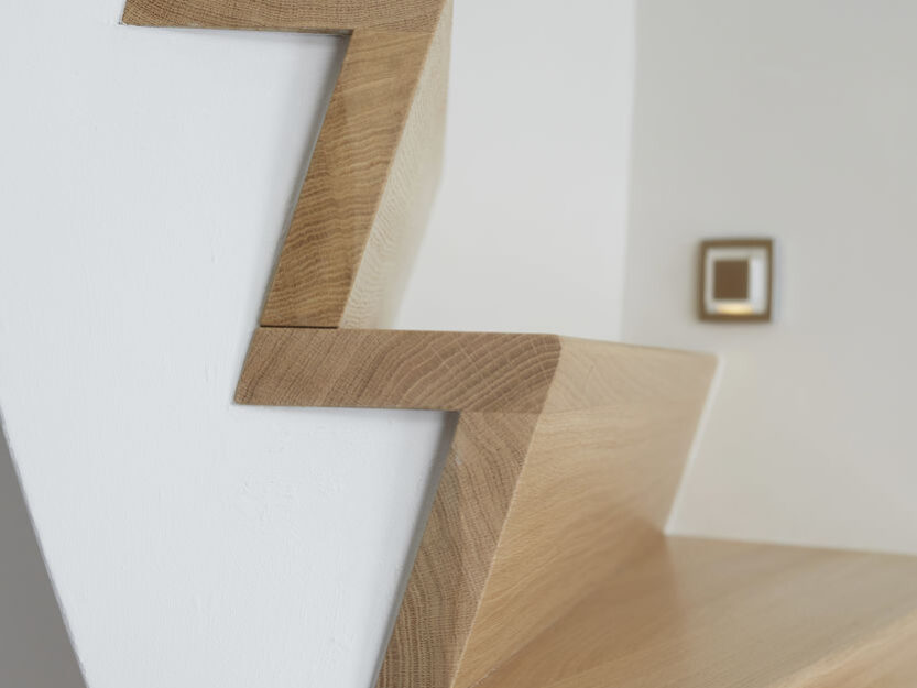 Betonnen trap met massief eiken overzet treden | Henk van Leeuwen