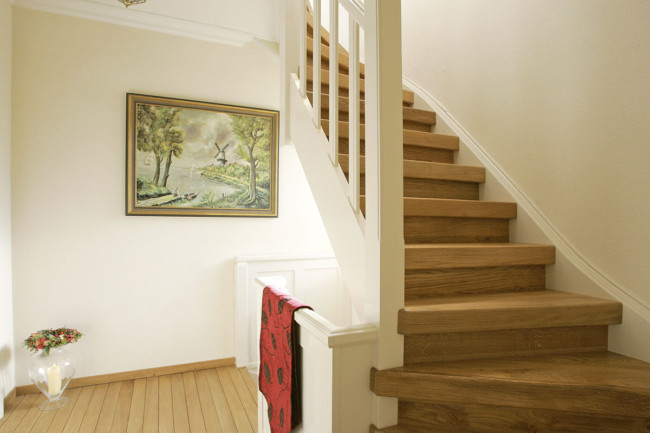 Trapbekleding met massief eiken overzettreden geborsteld