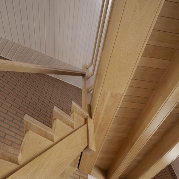 Houten trap met loopbrug | Henk van Leeuwen